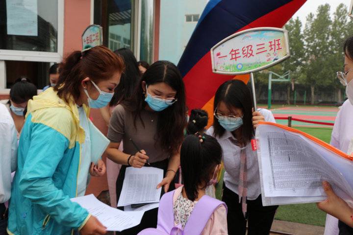 济南锦苑学校小学部一年级“小锦鲤”报到记(图2)