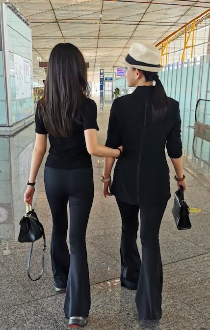 赵文卓晒10岁儿子新发型，脑袋剃哥哥字样和logo，为老爸硬核应援