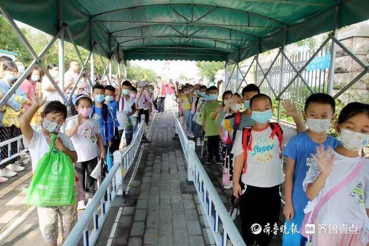 東營(yíng)區(qū)第三中學(xué)舉行2021秋季開(kāi)學(xué)典禮(圖1)