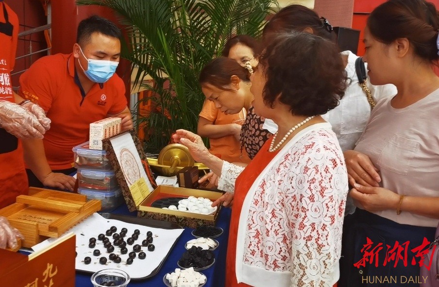 制药练操问诊，到省文化馆感受中医药的魅力