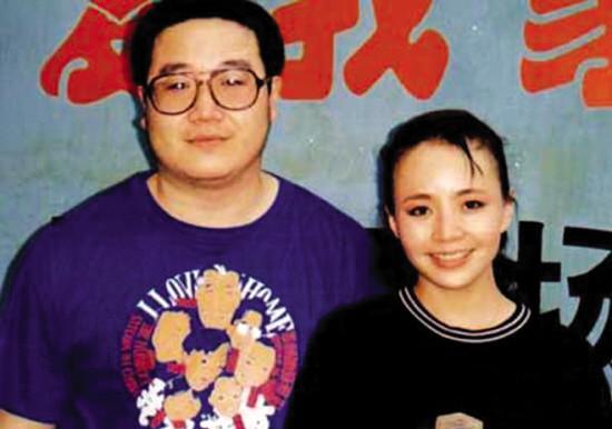 60岁宋丹丹与老公夜跑，经历三段婚姻终获幸福，结婚24年恩爱如初