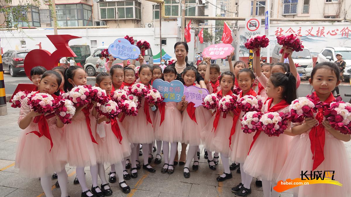 石家庄市友谊大街小学:馨香一束谢师恩(图6)