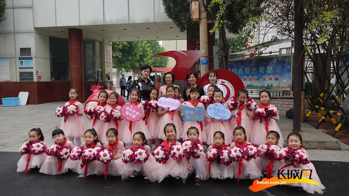 石家庄市友谊大街小学:馨香一束谢师恩(图9)