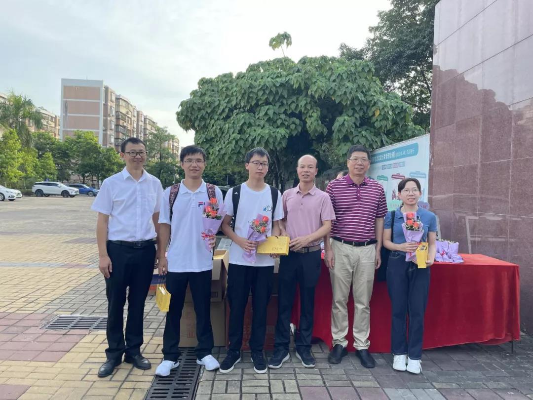 坪地蘭陵學(xué)校開展慶祝教師節(jié)系列活動(dòng)(圖1) 坪地蘭陵學(xué)校開展慶祝教師節(jié)系列活動(dòng)(圖1)