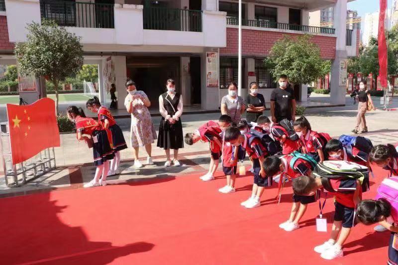 南陽市第三十一小學(xué)“心向未來筑夢(mèng)啟航”(圖4)