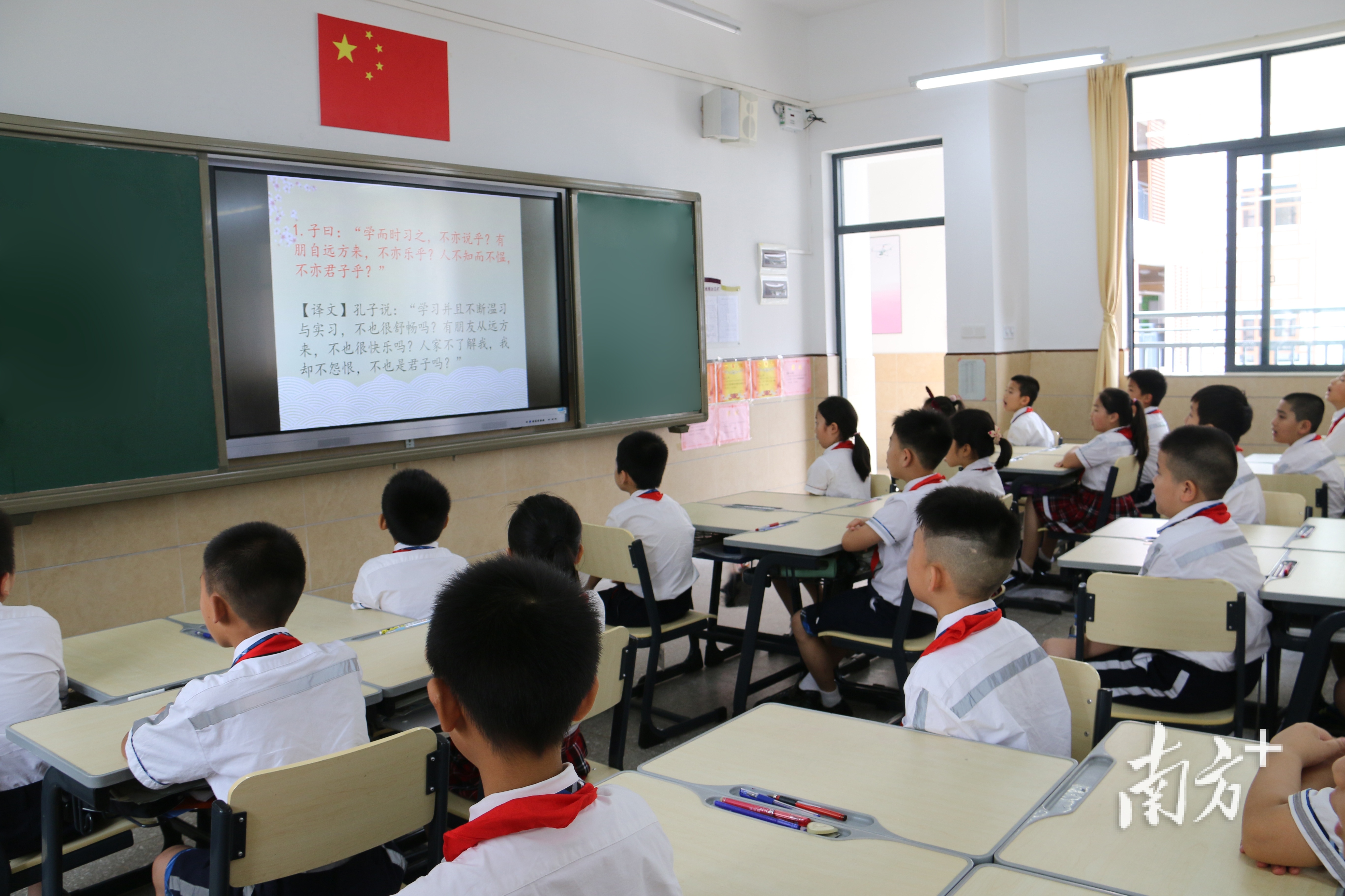 东莞市东城虎英小学“同行文化”烘托书香氛围(图2)