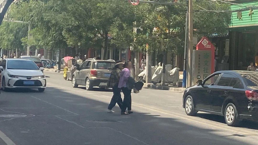 【交通安全整治进行时·曝光台】文明出行是对自己的生命安全负责