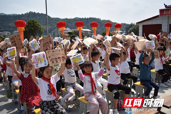 安化县羊角塘镇优友希望小学开学(图2)