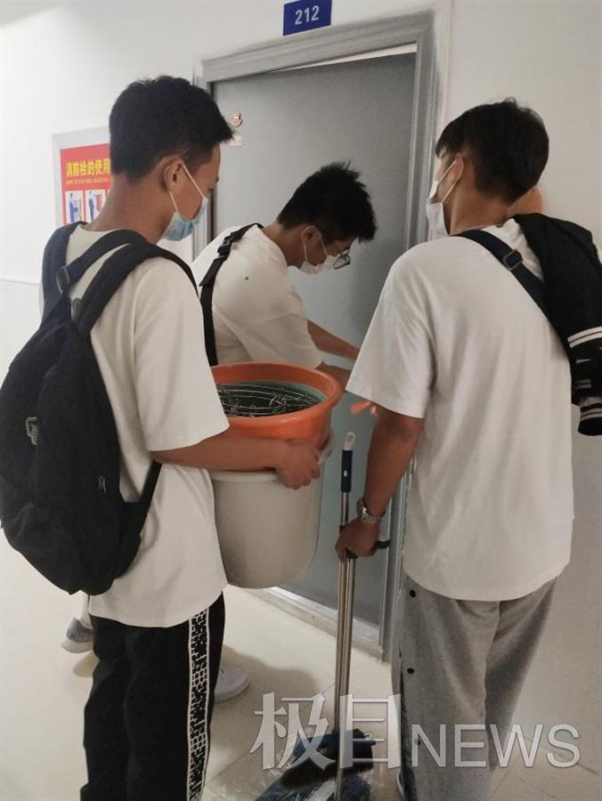 3人初中同宿舍，大学又同宿舍，神仙友谊让人羡慕