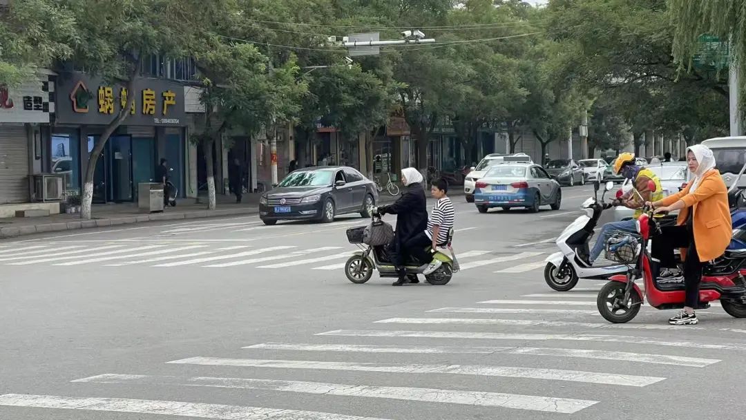 【曝光台】遵守交规，平安出行