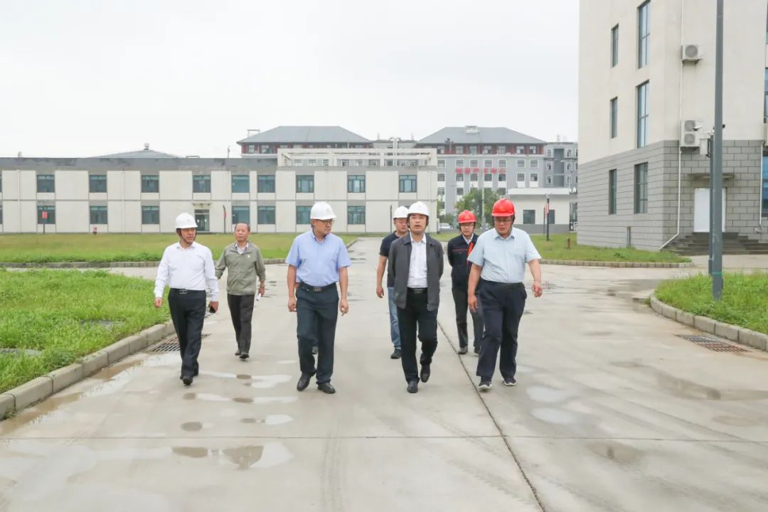 济南新材料产业园区管委会主任韩利师以“四不两直”方式开展节前安全生产检查