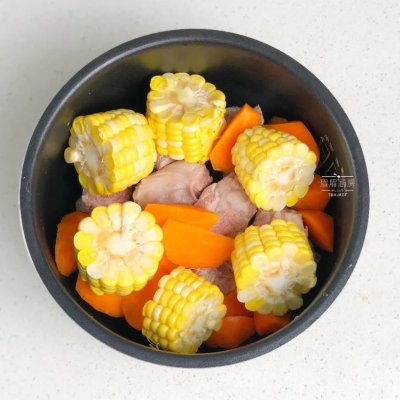 玉米裙带菜排骨汤