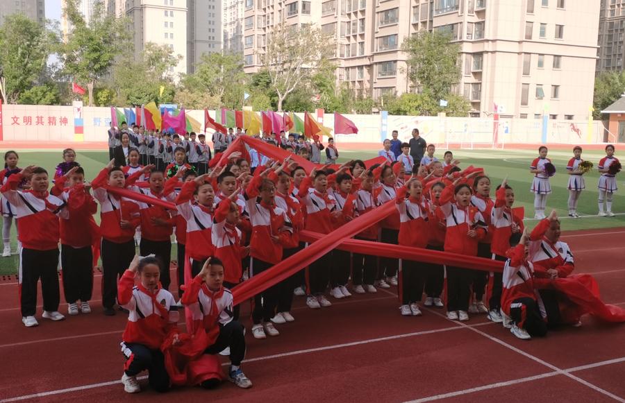 德州康博小學(xué)首屆田徑運(yùn)動(dòng)會(huì)開賽(圖4) 德州康博小學(xué)首屆田徑運(yùn)動(dòng)會(huì)開賽(圖4)