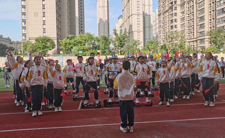 德州康博小學(xué)首屆田徑運(yùn)動(dòng)會(huì)開賽(圖5) 德州康博小學(xué)首屆田徑運(yùn)動(dòng)會(huì)開賽(圖5)