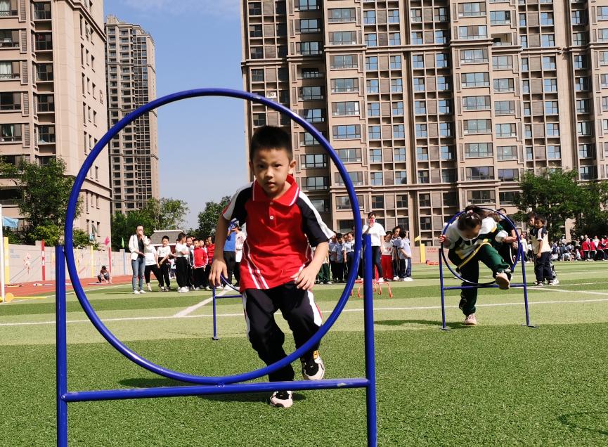 德州康博小學(xué)首屆田徑運(yùn)動(dòng)會(huì)開賽(圖10) 德州康博小學(xué)首屆田徑運(yùn)動(dòng)會(huì)開賽(圖10)