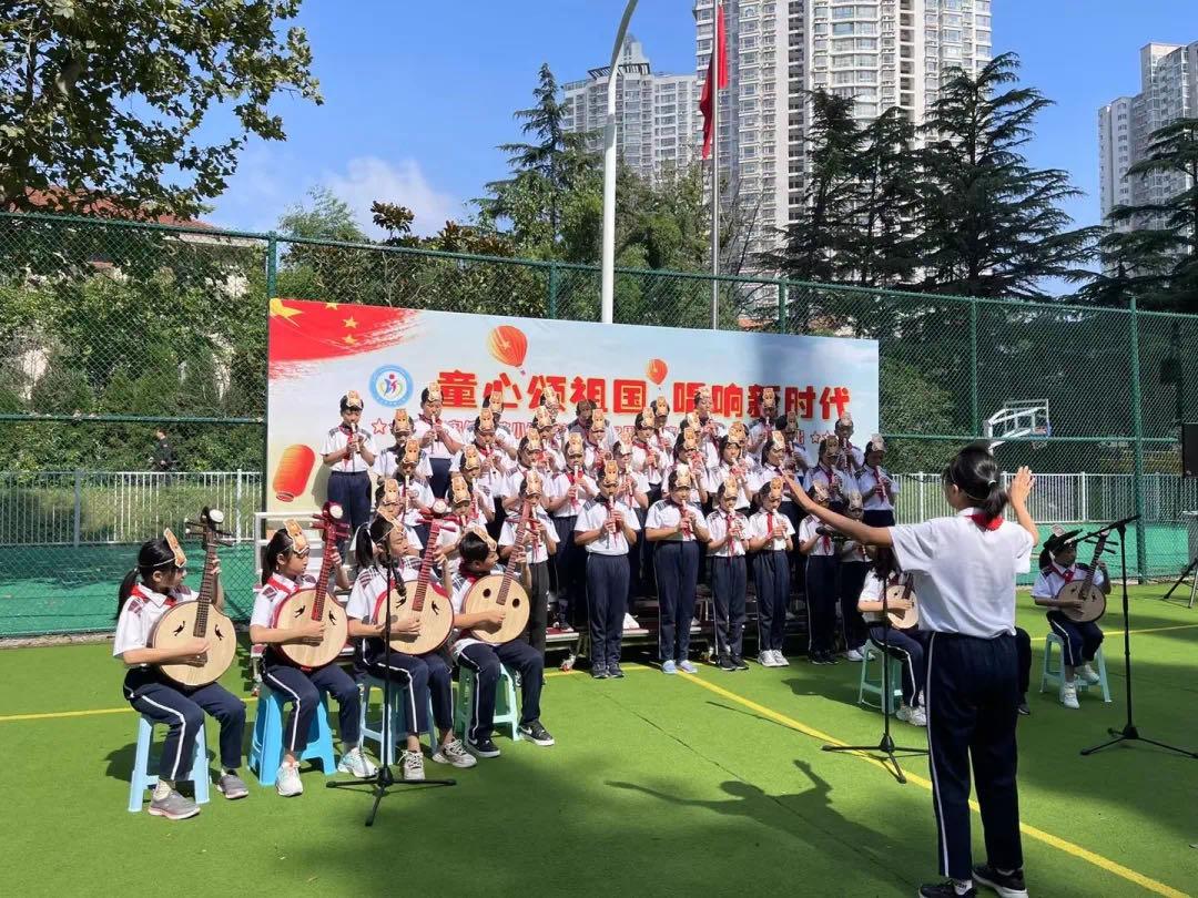 青島鎮(zhèn)江路小學(xué)特色活動(dòng)獻(xiàn)禮國慶(圖2) 青島鎮(zhèn)江路小學(xué)特色活動(dòng)獻(xiàn)禮國慶(圖2)