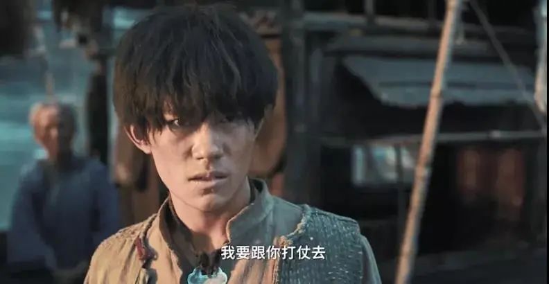 彻底火了！《长津湖》票房破10亿！真实的战役远比电影震撼：战士冻伤冻截肢却没人哭，观众泪奔！吴京票房冲击200亿