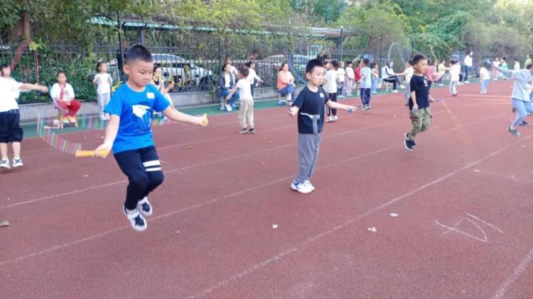 淄博凯瑞小学举行学生体质健康测试达标运动会(图1)