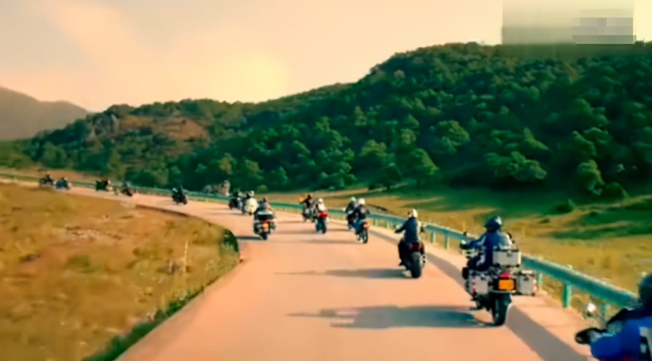 负债四千万又如何？李亚鹏的豪华人脉圈，连杨