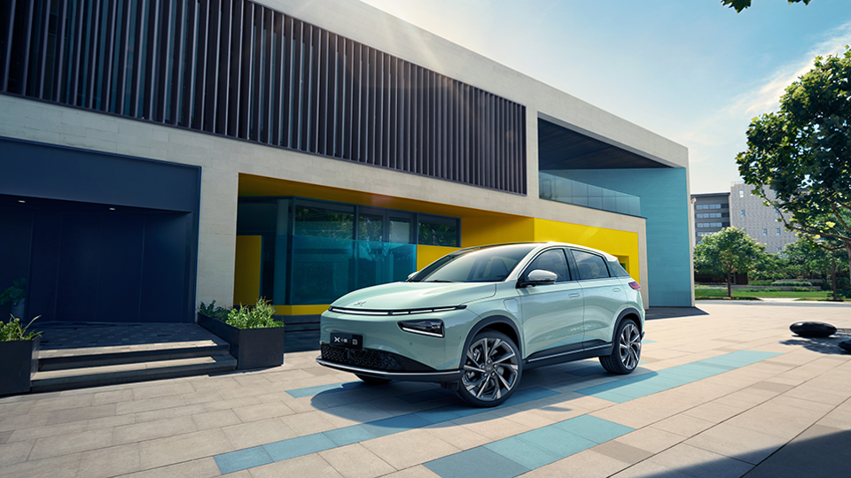 小鹏G3i对比宋PLUS EV：有趣向左，实用向右