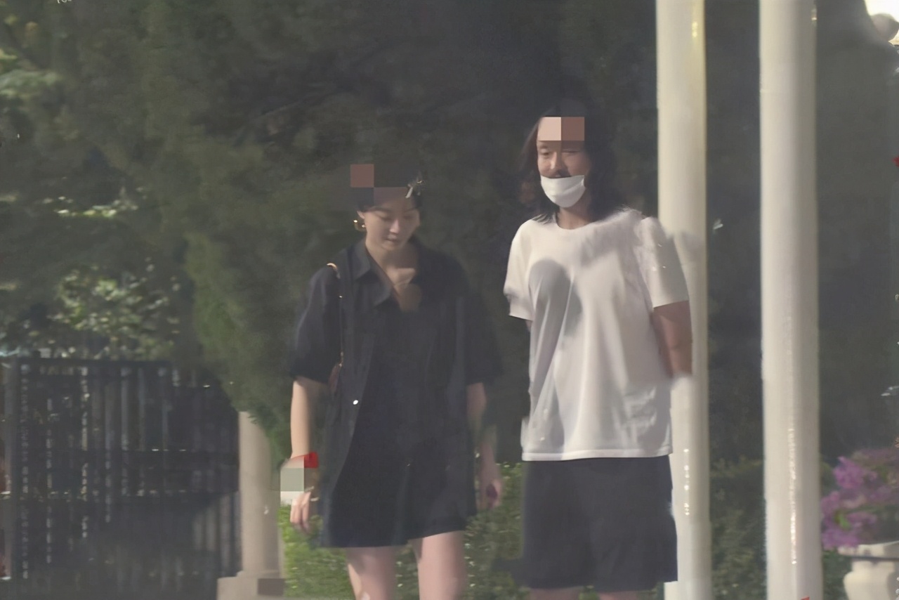 见家长！关谷君与齐溪母女外出就餐，女友为保身材只吃青菜