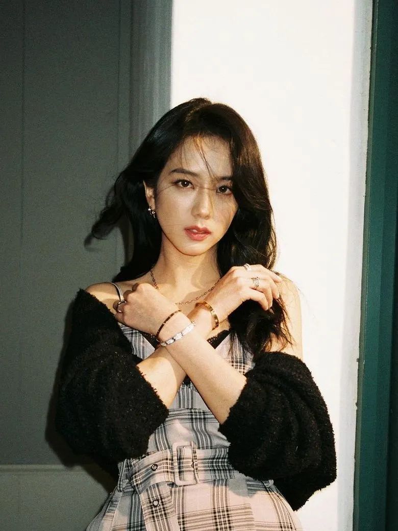 别再“披头散发”了！这4款冬季发型才够美够撩