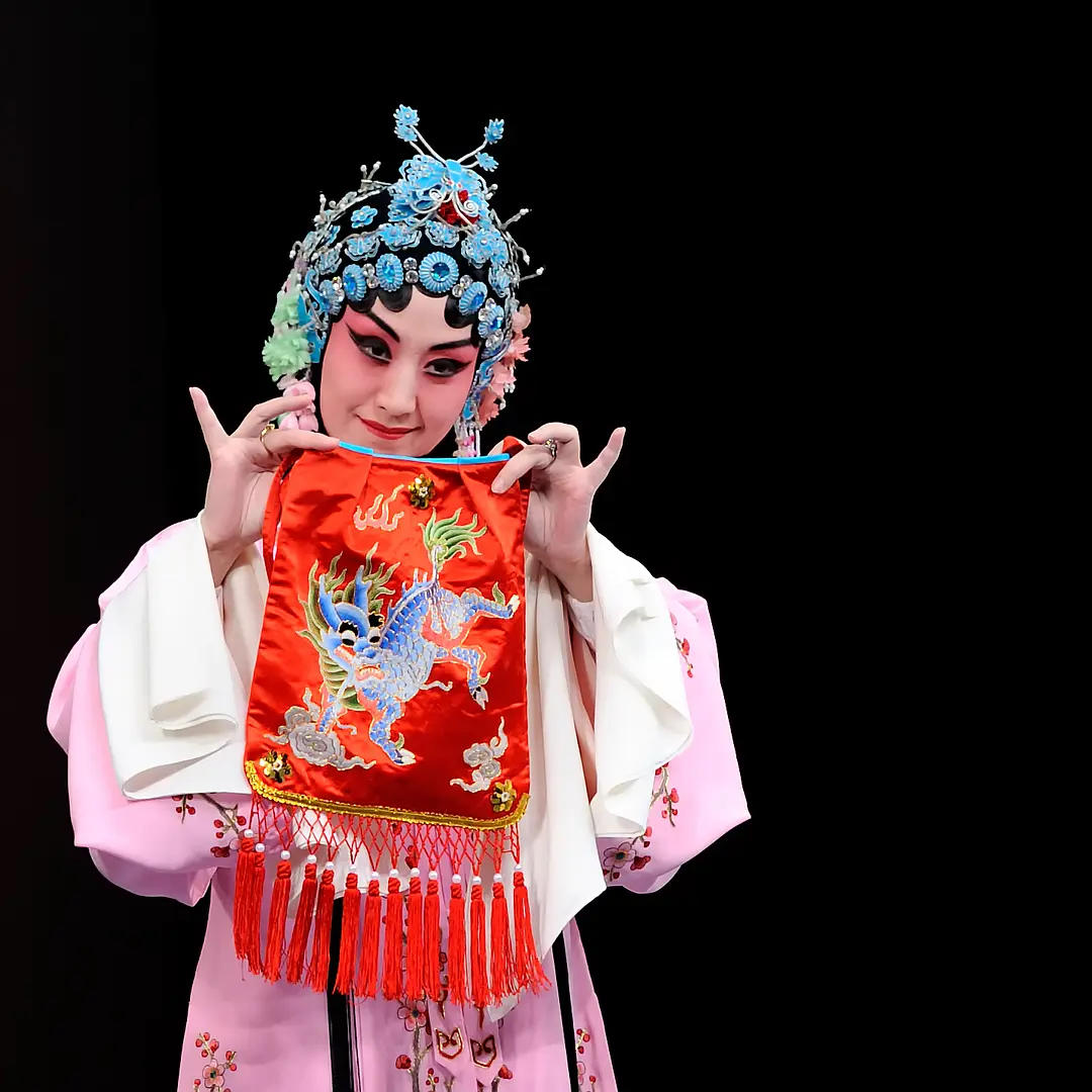 李诚儒住豪宅娶娇妻，儿子却辍学、买不起房，