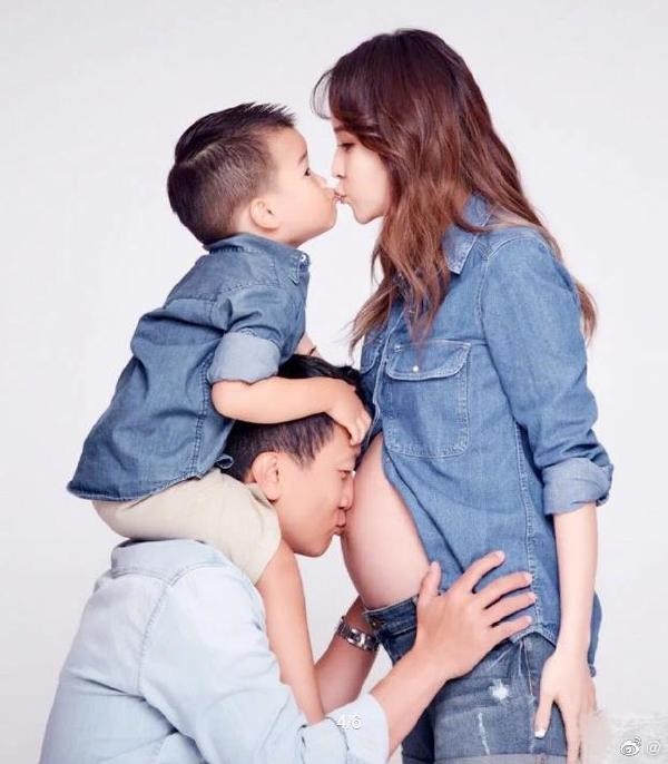 侯佩岑首談產後細節，感激富豪老公扶她上廁所，黃柏俊回應太高明