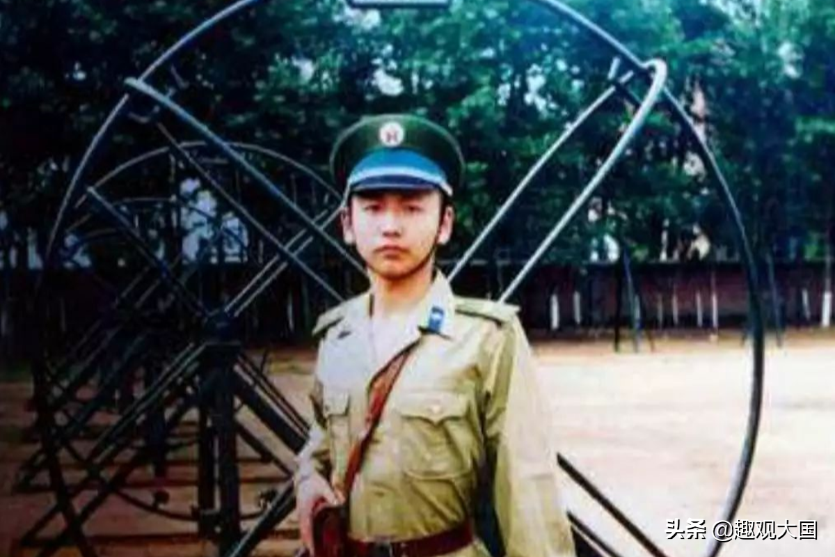 19年前王伟撞机牺牲，战友赵宇目睹全程，但为何没有发起反击？