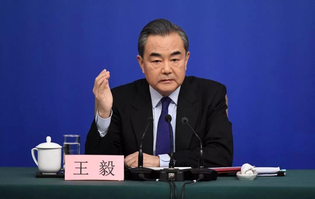 非要逼中国？3月7日，王毅当着世界的面给美国上了深刻一课
