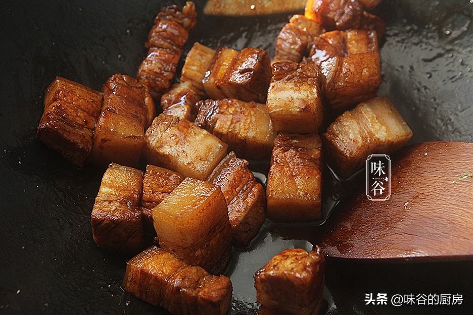 做紅燒肉時，加冷水還是熱水？ 用對方法，肉質軟爛入味無腥味