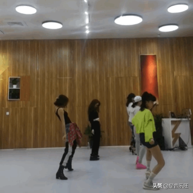 《乘风破浪的姐姐》被曝抄袭，揭开国内综艺“遮羞布”，毫无底线