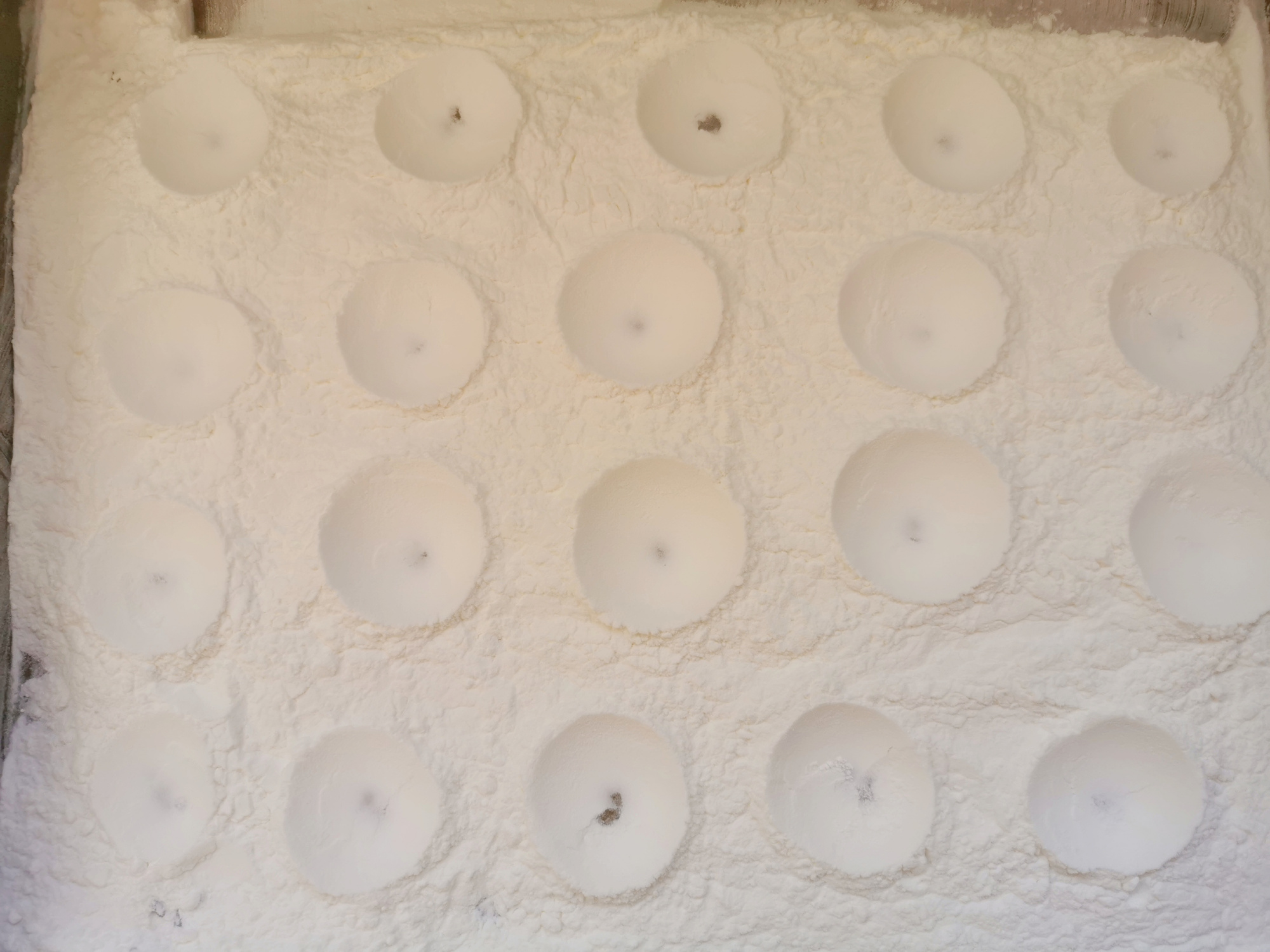 棉花糖也可以在家做，一個雞蛋做一盤，沒有添加劑，孩子吃得放心