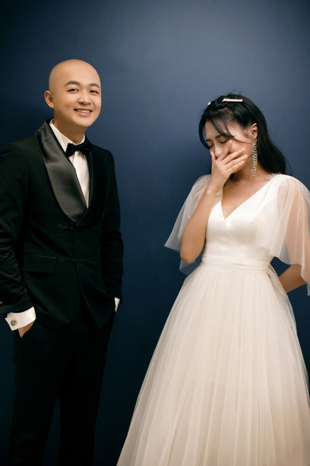 包貝爾慶女兒滿6歲，餃子穿西裝耍酷氣場超強，小小年紀星味兒足