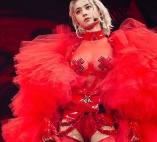 蔡依林演唱会造型有多“辣”？40岁穿成这样，难