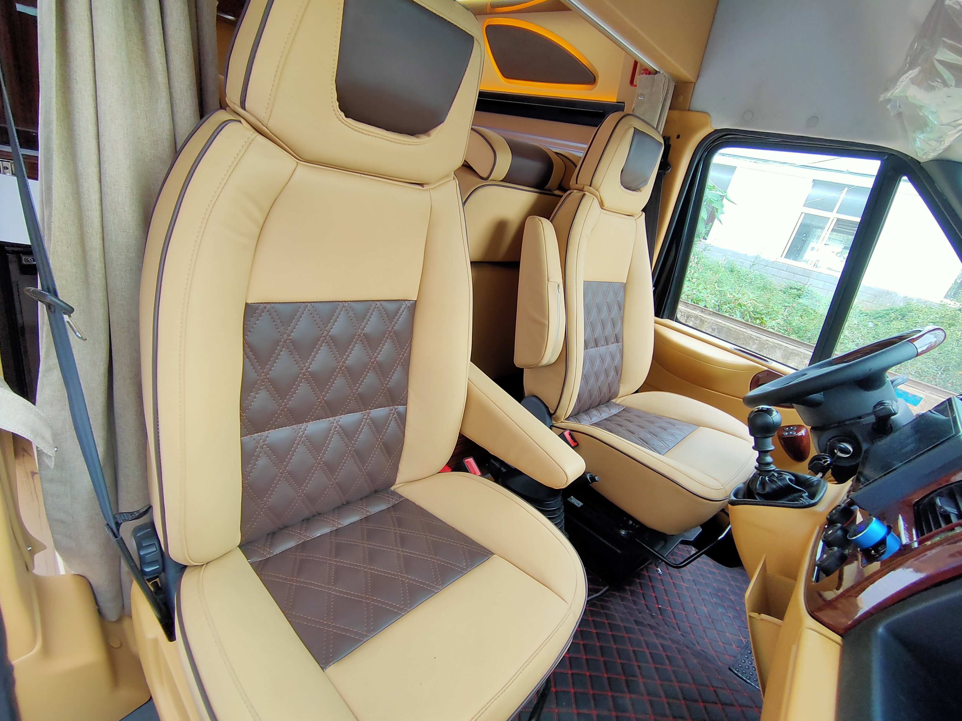 48V房车电路系统加持，趣蜂福特全顺新世代商旅房车最新款发布