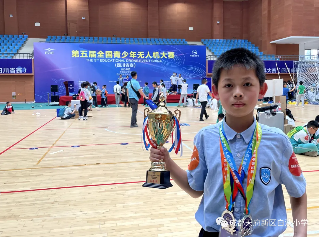 四川天府新区白沙小学丨小小无人机 乘风启航啦