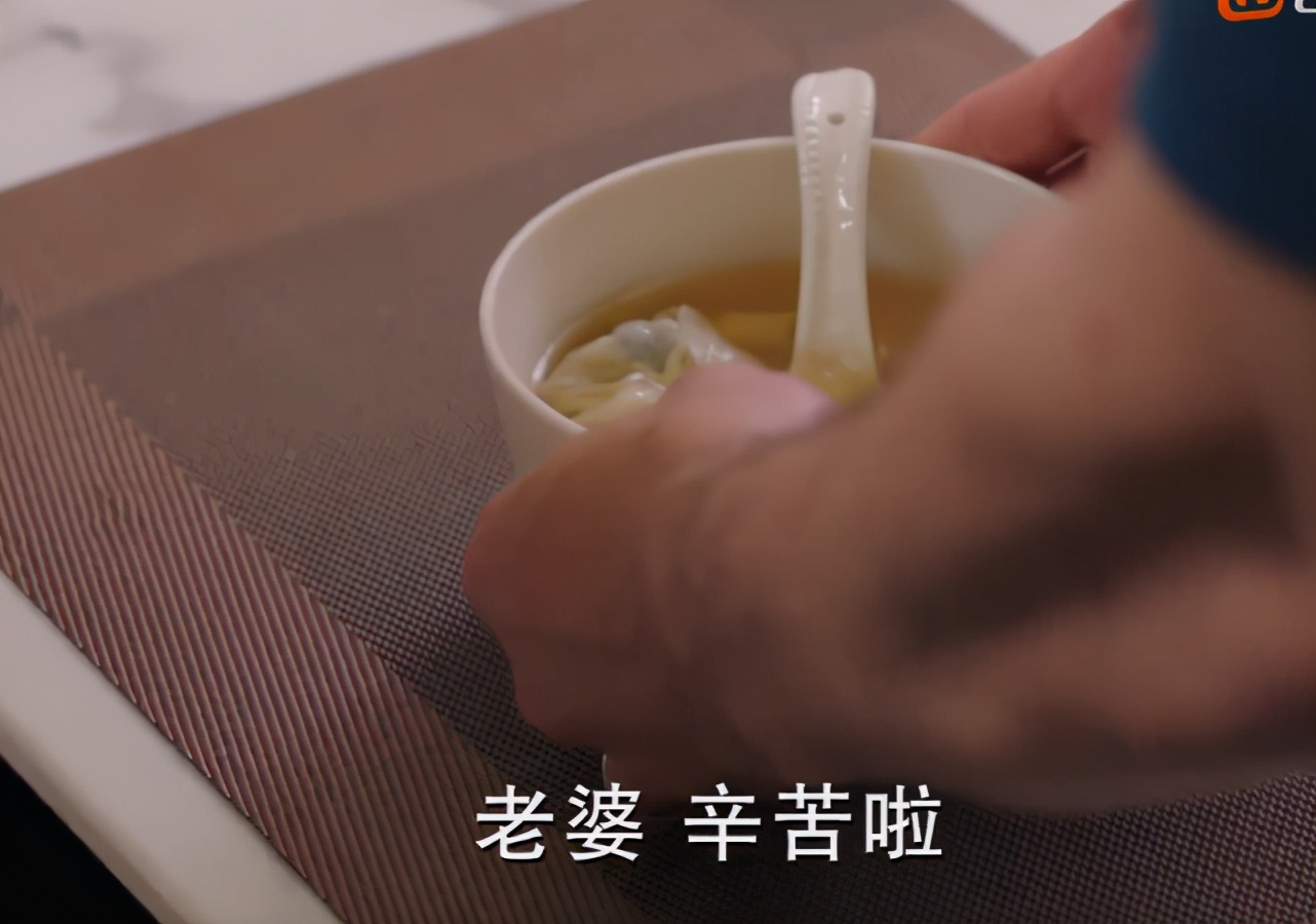 陪你一起长大：4个不同阶层家庭的晚餐，一顿饭看出贫富的差距