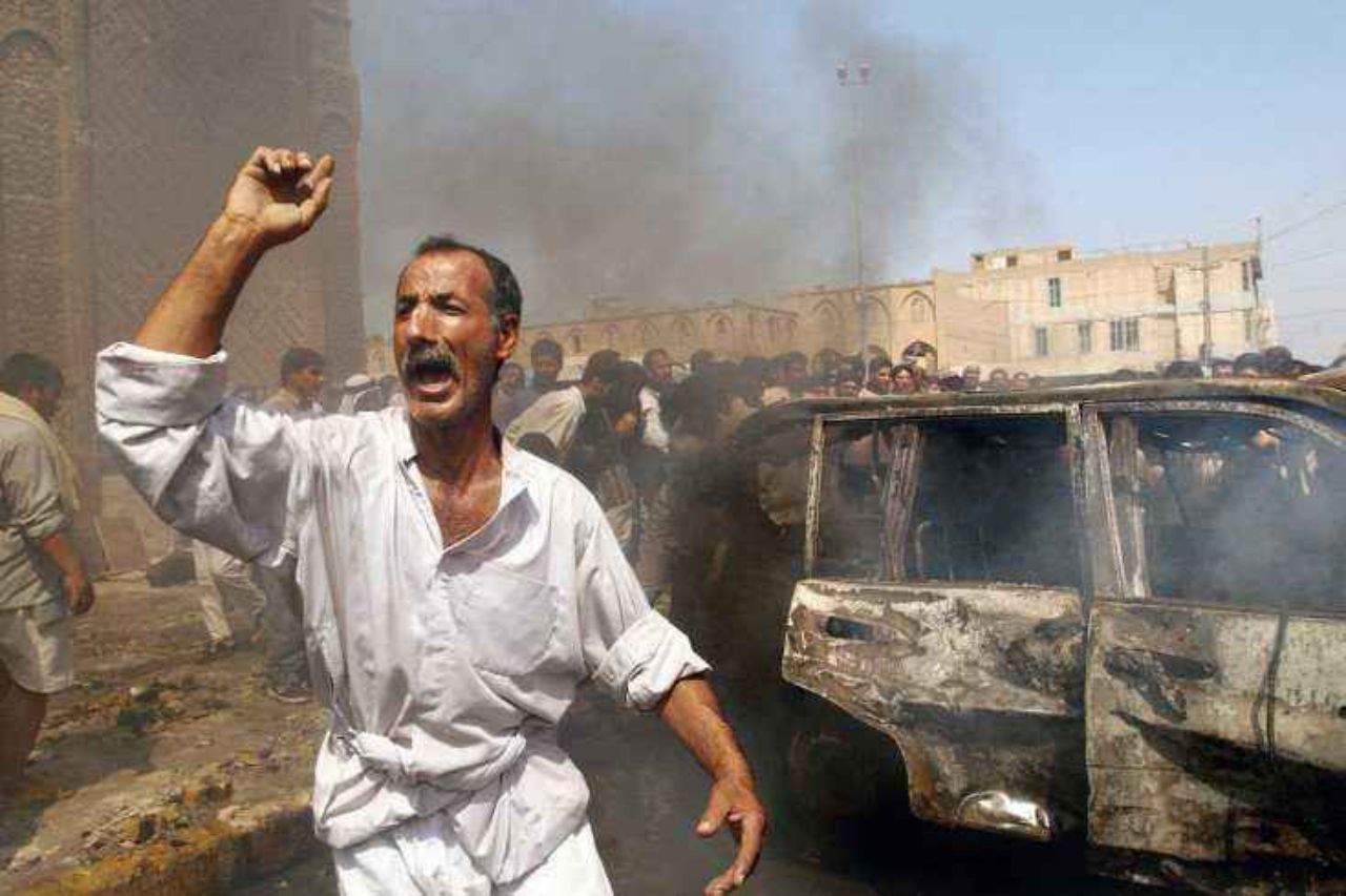 明知实力不行，伊拉克却频频叫板美国，谁给了