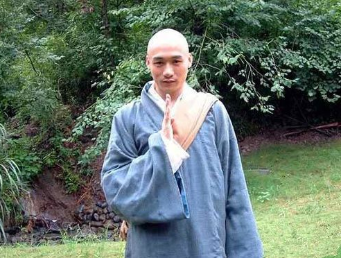 46岁"虚竹"高虎，刚出狱又犯事，曾拍戏撞死灯光师装修电死工人