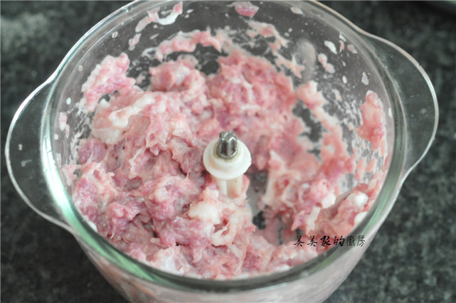 三伏天，多给孩子做豆腐饼，薄皮脆嫩，香软好消化，比肉饼更香