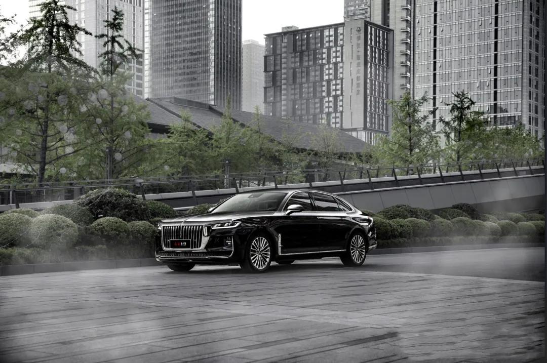 这款中国豪华品牌轿车售价接近50万，它与BBA之间如何选择？