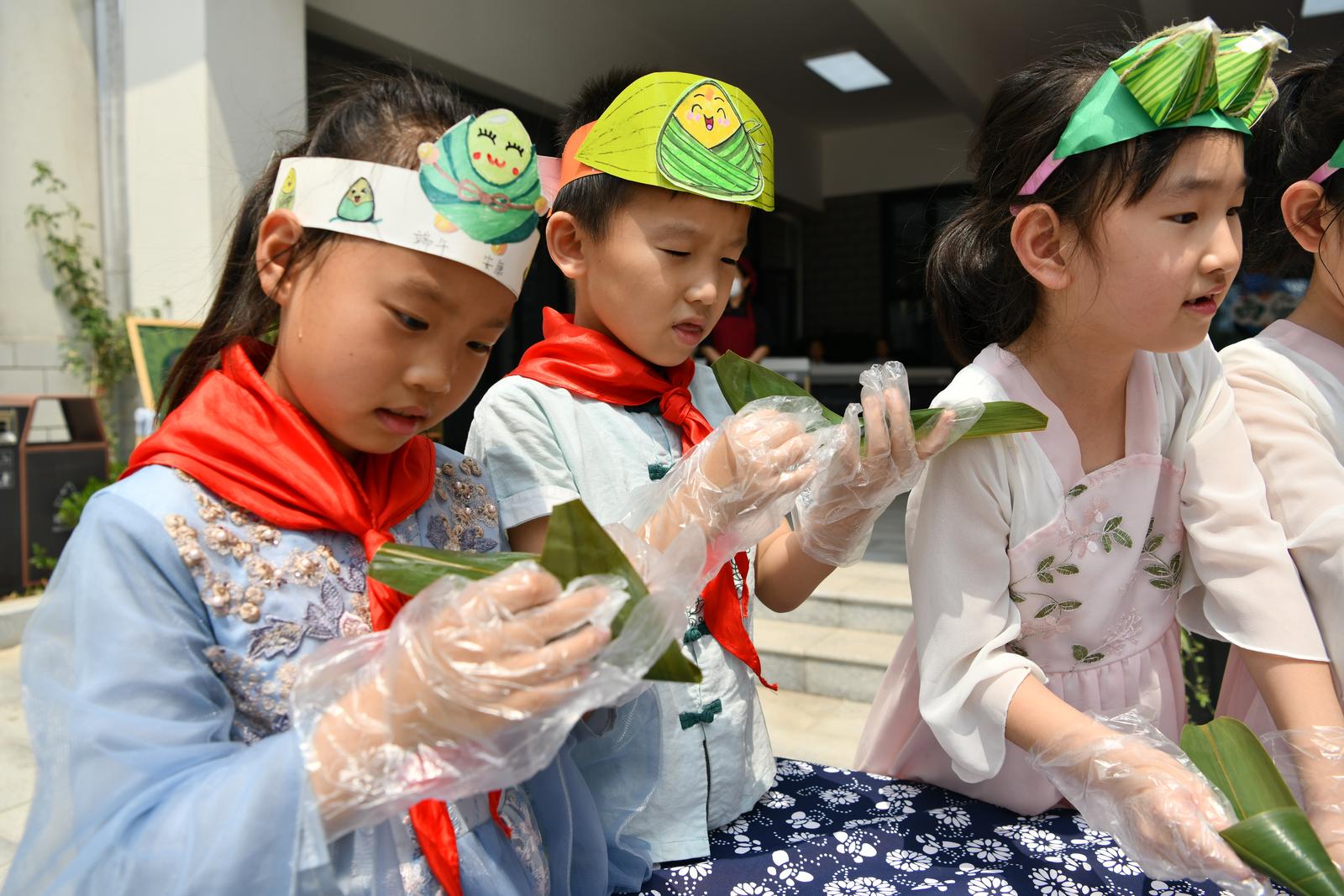 西安高新区第十七小学怎么样?花式过端午(图2)