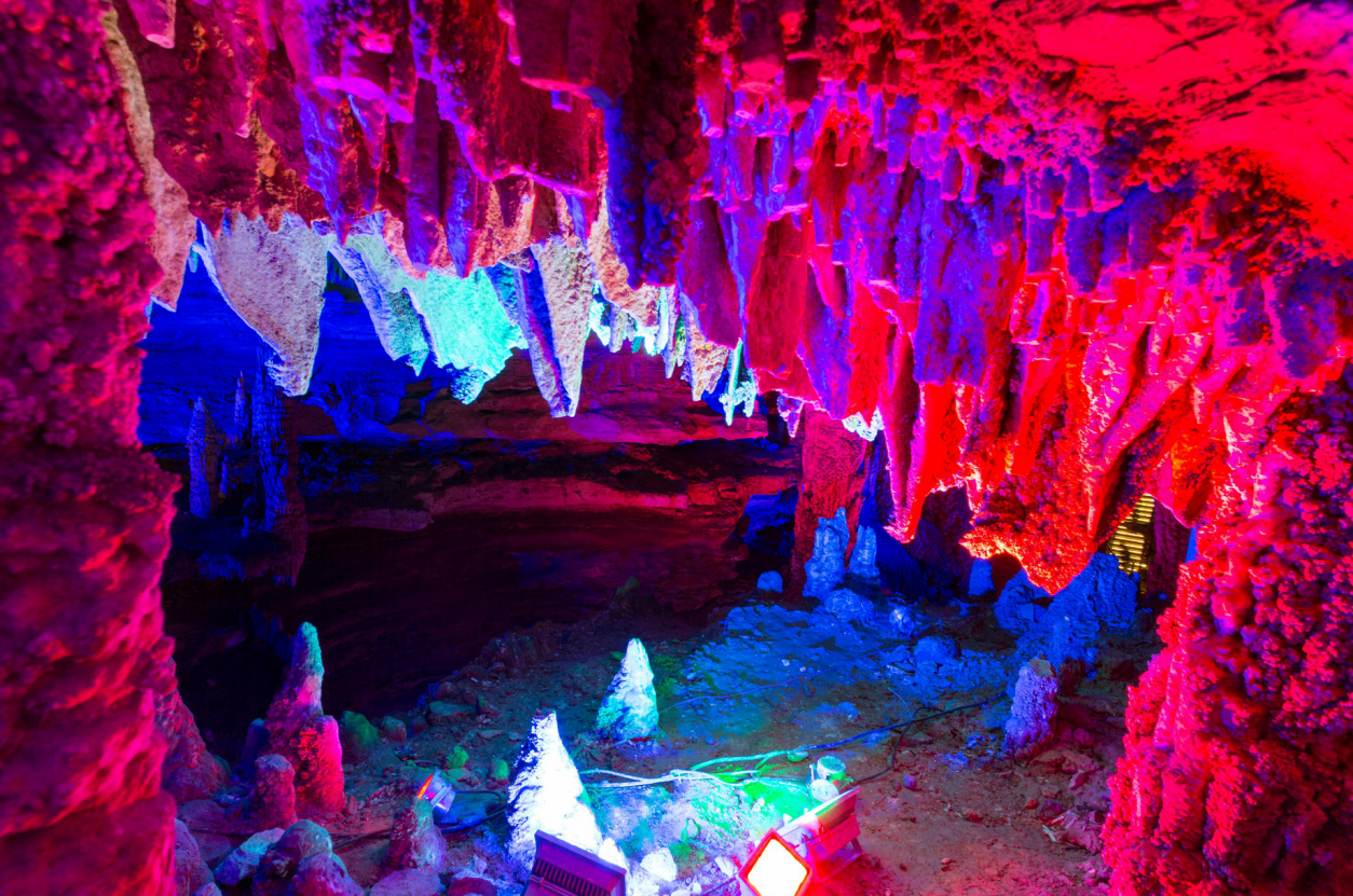 电影《峰爆》上映 十二背后旅游区官方拍摄地