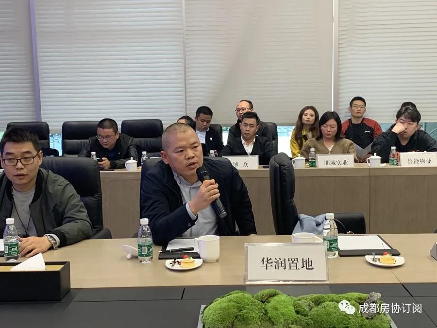 “爱成都·迎大运”——成都房协组织行业考察参观东安湖体育公园