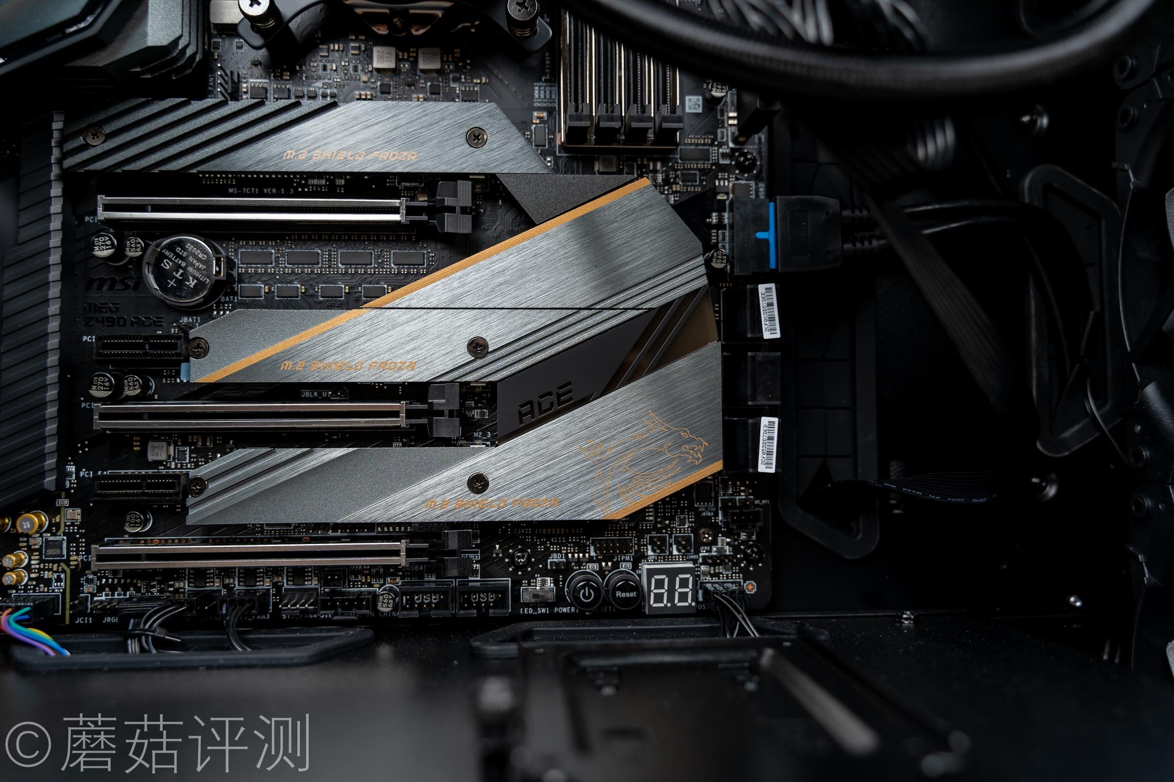 原来整机还可以这样装！微星MAG幻彩佩龙斧I9 10900K主机 拆解评测