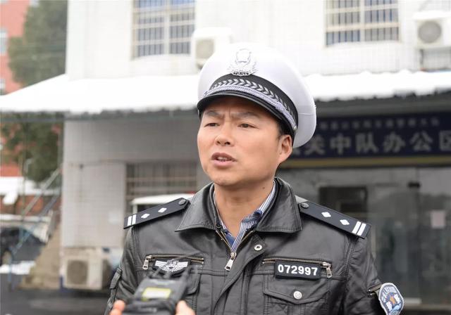 B2驾驶证扣分满12分，面临的后果是什么