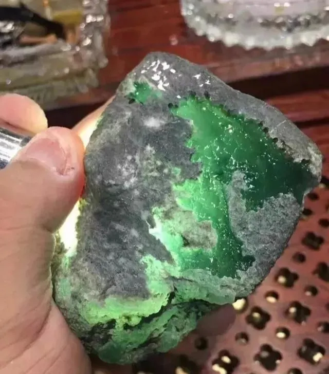 极品翡翠原石欣赏及挂件欣赏,真是美轮美奂啊_中国翡翠玉石网