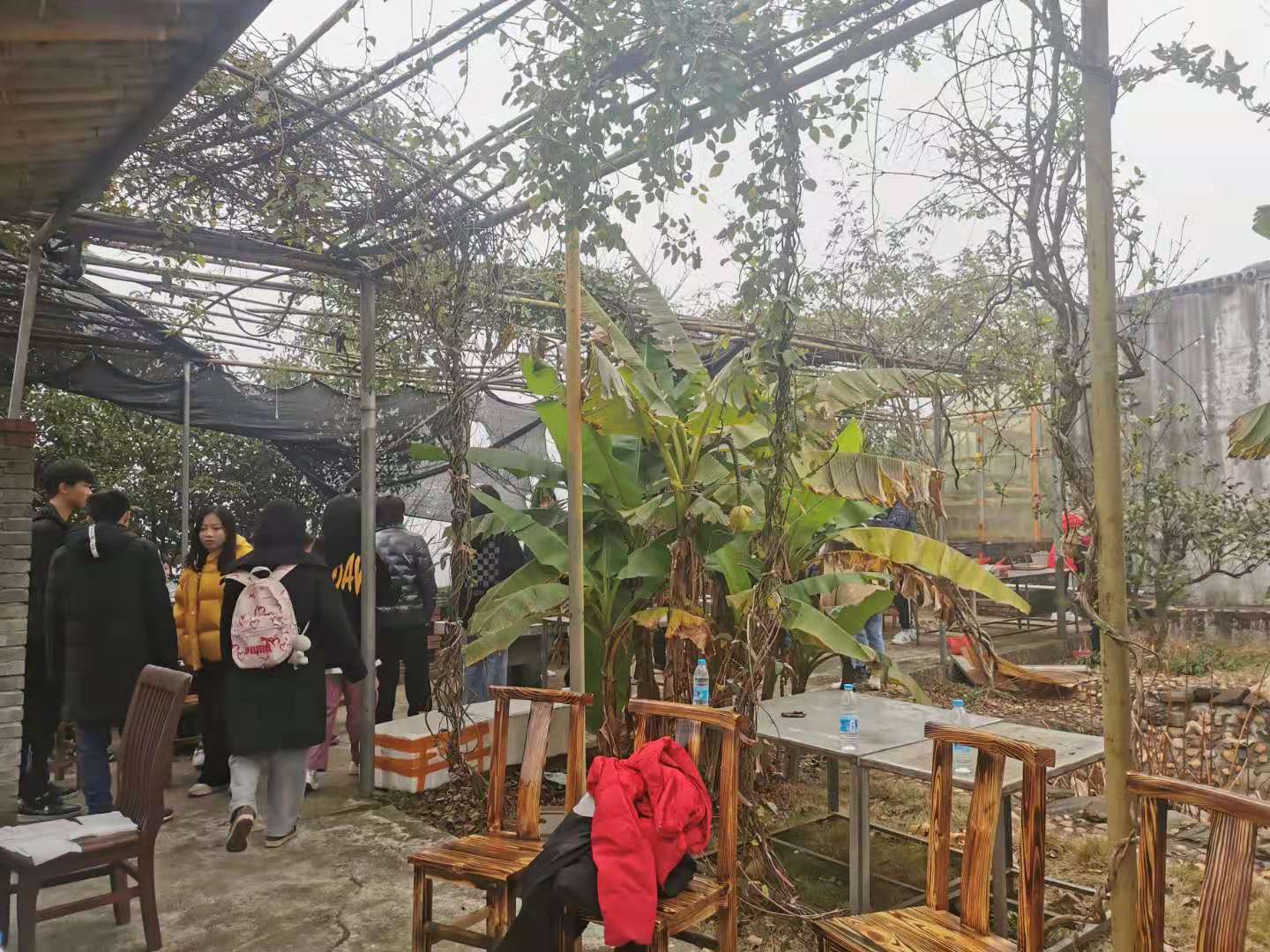 团结一致，砥砺前行：岳阳理工职业技术学校组织学生野外拉练活动