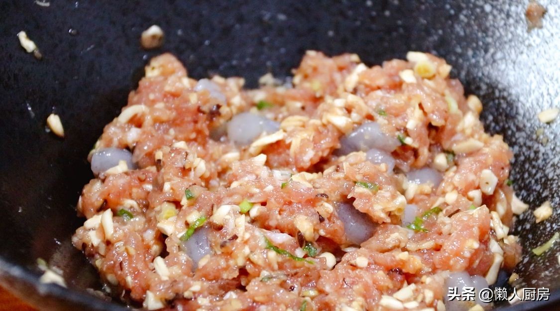 這是香煎豆腐皮蝦餅，鹹香可口，其它做法靠邊站